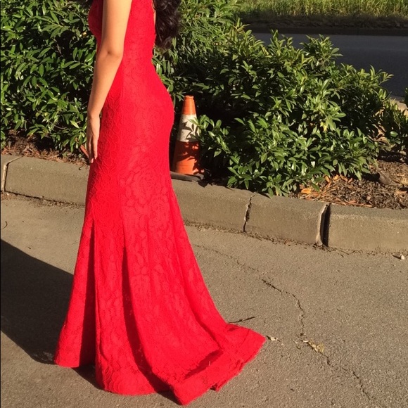 Red Lace gown - Picture 3 of 6